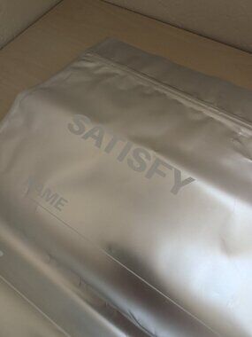 Satisfy Running Race Kit Bag Silver Zip Pouch NWT Rare Collectible